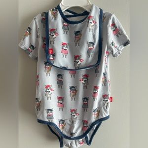 Magnetic Me Oui Oui Mon Ami Magnetic Bodysuit & Short Modal Set with Bib 6-9M